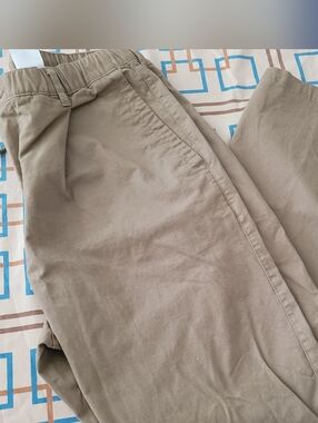 H&M Men's Relaxed Fit Pants Size Large Light Olive Color